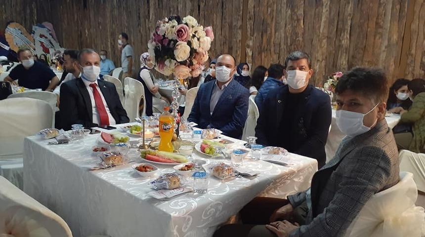 Şehit oğlunu mutlu g&uuml;n&uuml;nde yalnız bırakmadılar