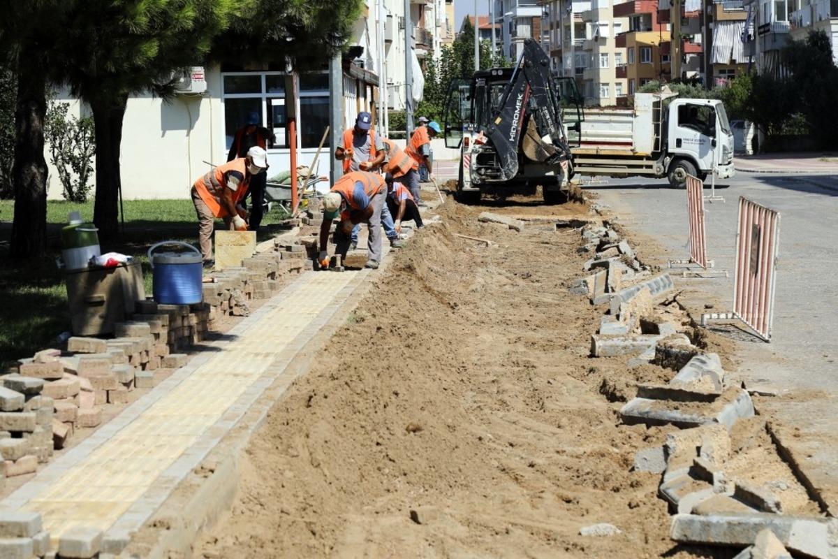 Manavgat&rsquo;ta kaldırım &ccedil;alışması