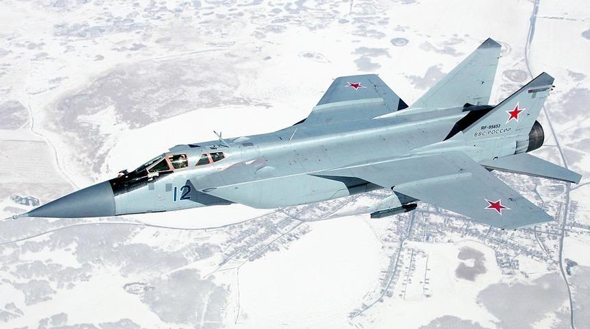 Rus savaş u&ccedil;ağı Barents Denizi &uuml;zerinde Norve&ccedil; u&ccedil;ağını engelledi