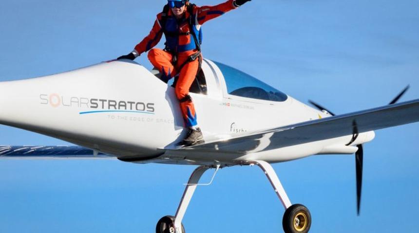 G&uuml;neş enerjisi ile &ccedil;alışan u&ccedil;aktan ilk serbest atlayış!