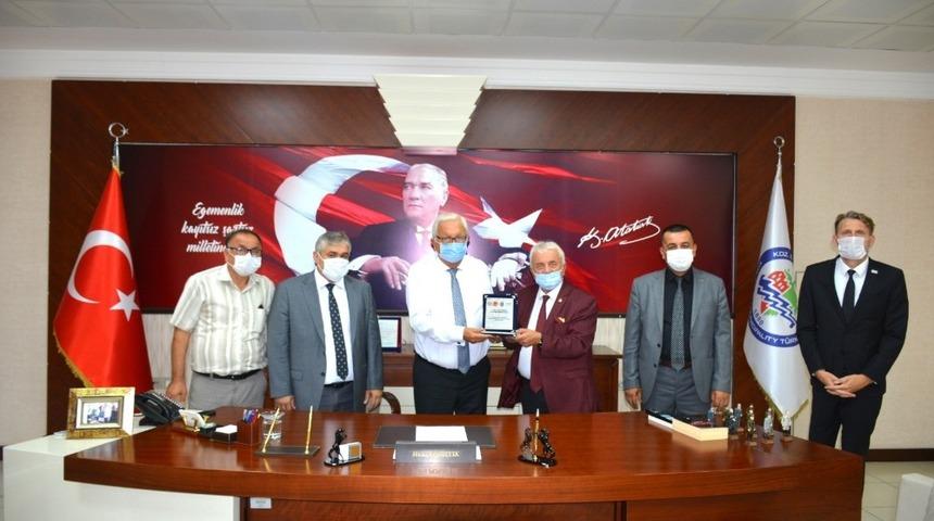 Derneklerden Posbıyık&rsquo;a teşekk&uuml;r plaketi