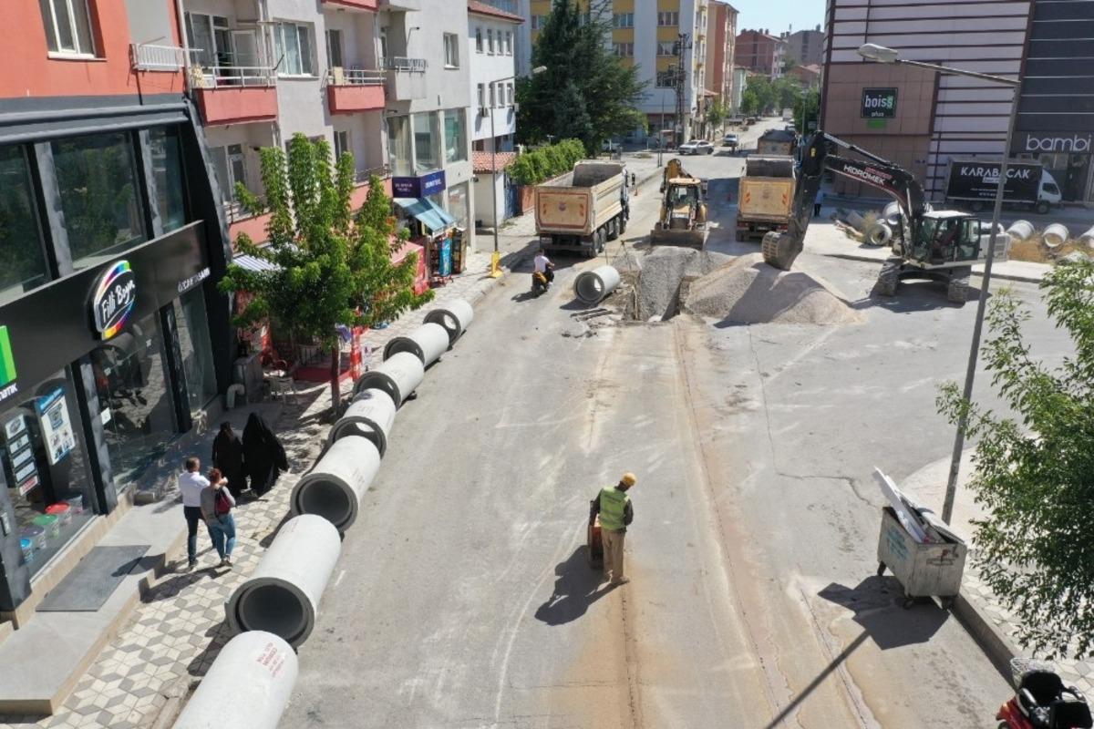 &Ccedil;orum Belediyesi&rsquo;nden Kıbrıs caddesinde yağmur suyuna neşter