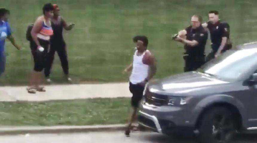 ABD'de polisin arkadan vurduğu siyahi Amerikalı Jacob Blake fel&ccedil;li kaldı