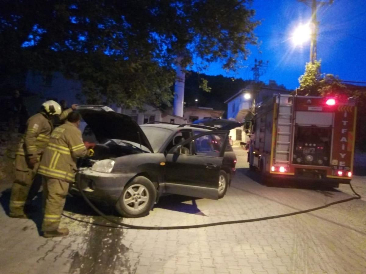 Hareket halindeki ara&ccedil; alev aldı