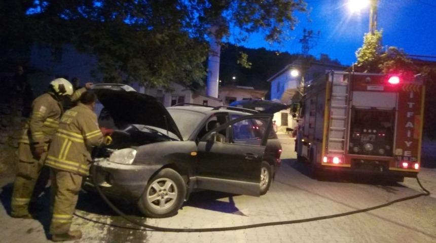 Balıkesir'de hareket halindeki ara&ccedil; alev aldı