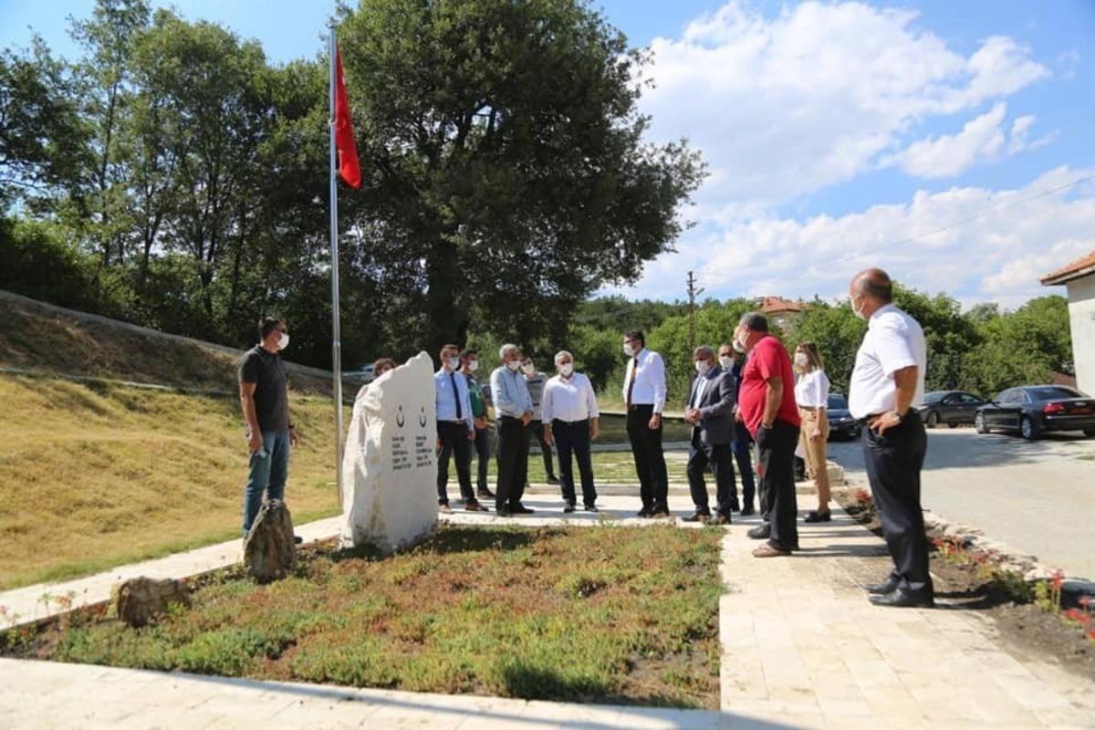 Vali &Ccedil;elik, Ağa&ccedil;k&ouml;y şehitliklerini ziyaret etti