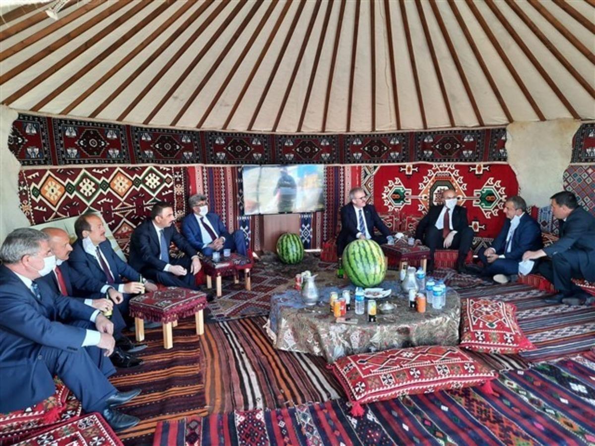 Diyarbakır Valisi Karaloğlu Ahlat Otağında b&ouml;lge valilerini ağırladı