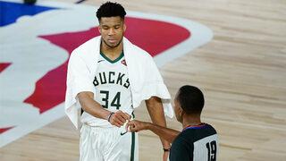 NBA'de yılın savunma oyuncusu Giannis Antetokounmpo