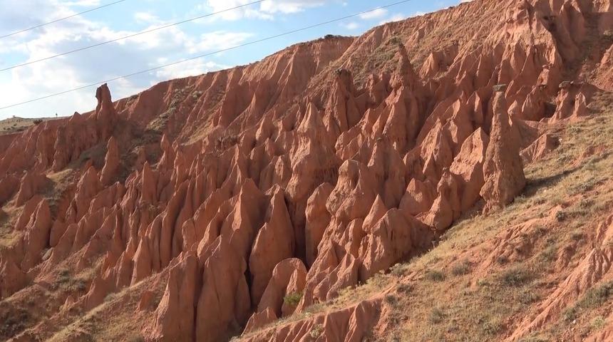 Kırıkkale'nin Hasandede ‘Peri Bacaları’ Kapadokya'ya rakip olmaya hazırlanıyor
