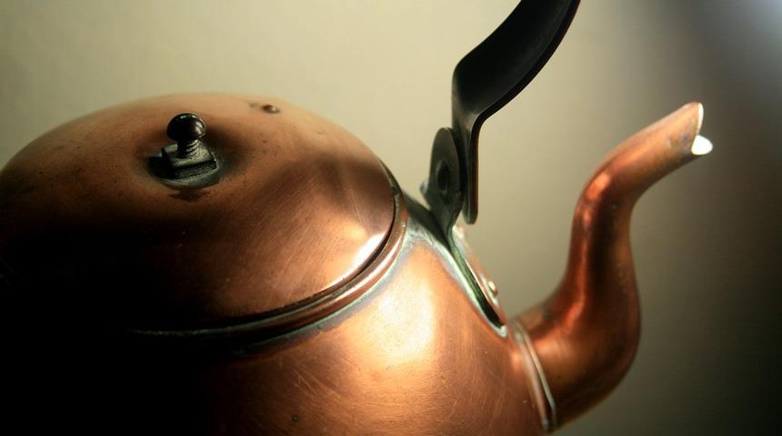 Yanan &ccedil;aydanlıkları ilk g&uuml;nk&uuml; parlaklığına kavuşturmak m&uuml;mk&uuml;n! Al&uuml;minyum folyo ve kaya tuzu ile...