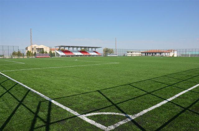 Battalgazi futbol sahası yenilendi