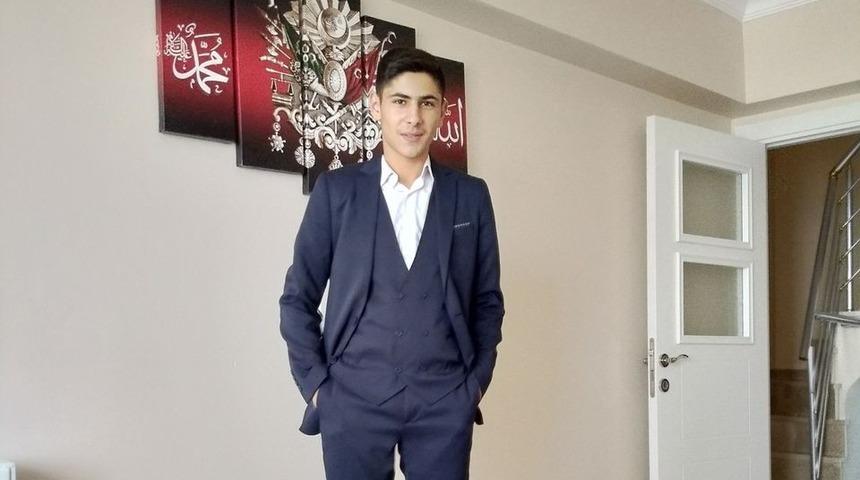 Bisikletten d&uuml;ş&uuml;p başını &ccedil;arpan gen&ccedil; kurtarılmadı