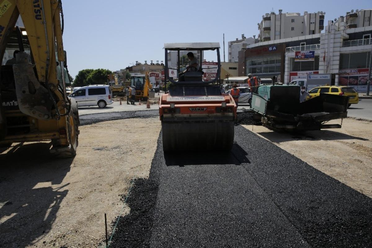 B&uuml;y&uuml;kşehir Belediyesi kavşakları genişletiyor