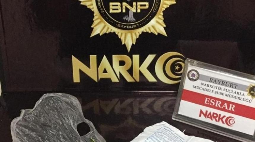 Bayburt&rsquo;ta 4,86 gram esrarla bir kişi yakalandı