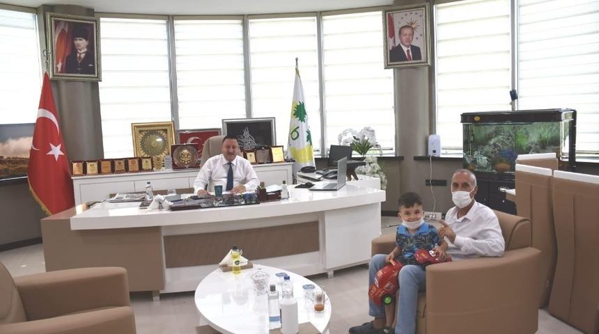 Başkan Beyoğlu yazar ve şair S&uuml;leyman Aydın ile bir araya geldi