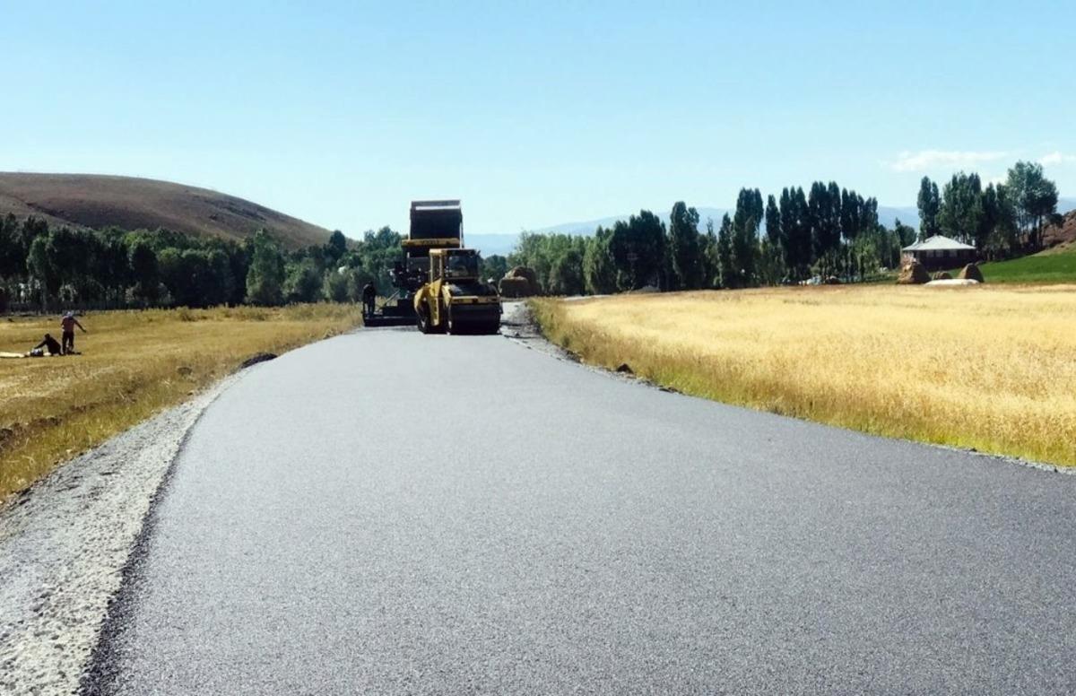 Van B&uuml;y&uuml;kşehir&rsquo;den &ccedil;aldıranda yol ve asfalt &ccedil;alışması