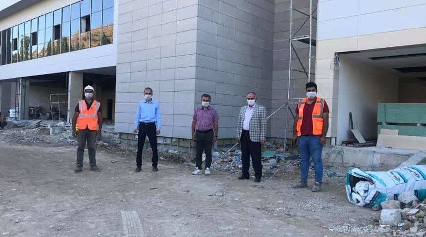 Yahyalı&rsquo;da hastane inşaatına duygulandıran yardım