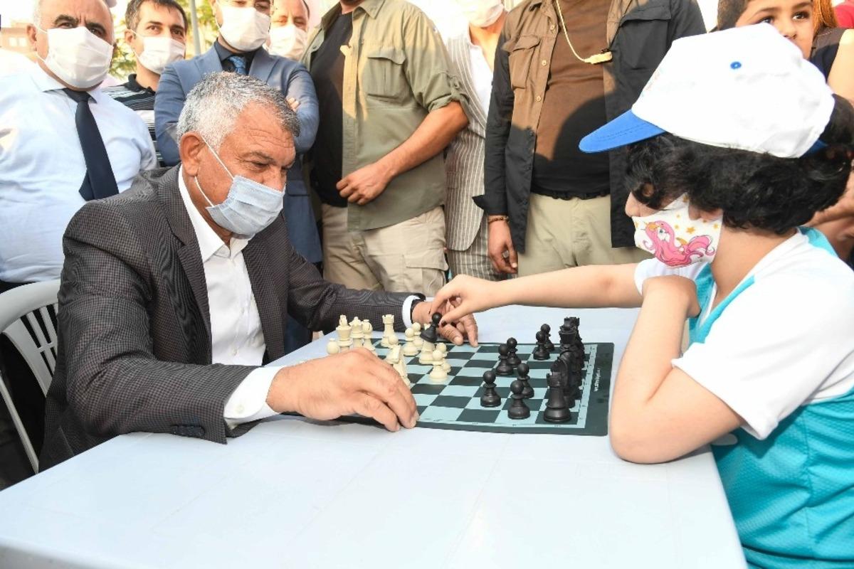 B&uuml;y&uuml;kşehir&rsquo;den binlerce &ccedil;ocuğa g&uuml;venli ortamda spor yapma olanağı