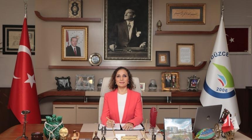 Rekt&ouml;r &Ccedil;akar "İyi bir eğitim gelecek i&ccedil;in &ccedil;ok &ouml;nemli"