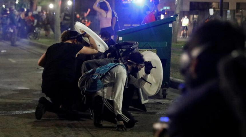 ABD'de Jacob Blake protestolarında kanlı g&uuml;n! 2 kişi &ouml;ld&uuml;r&uuml;ld&uuml;