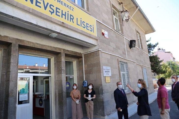 Vali Becel, okul ziyaretlerinde bulundu G2