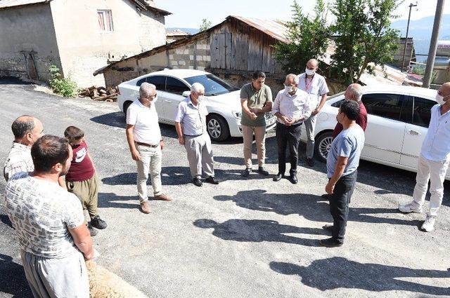 Tarsus’ta bozuk yolların asfaltlama çalışmaları başladı