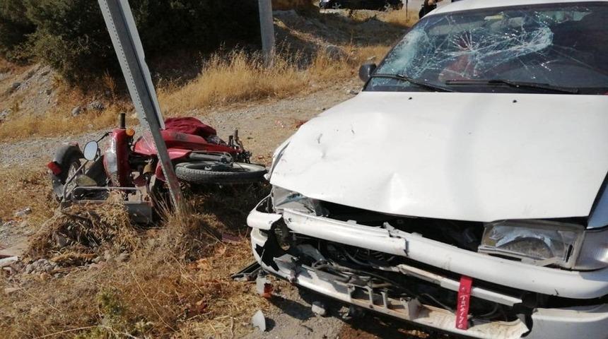 Otomobil ile motosiklet &ccedil;apıştı: 1 &ouml;l&uuml;, 1 yaralı