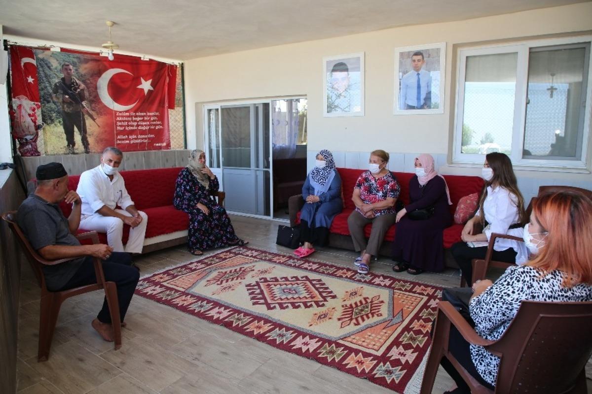 Başkan G&uuml;ltak&rsquo;ın eşi Behiye G&uuml;ltak, şehit ailelerini ziyaret etti