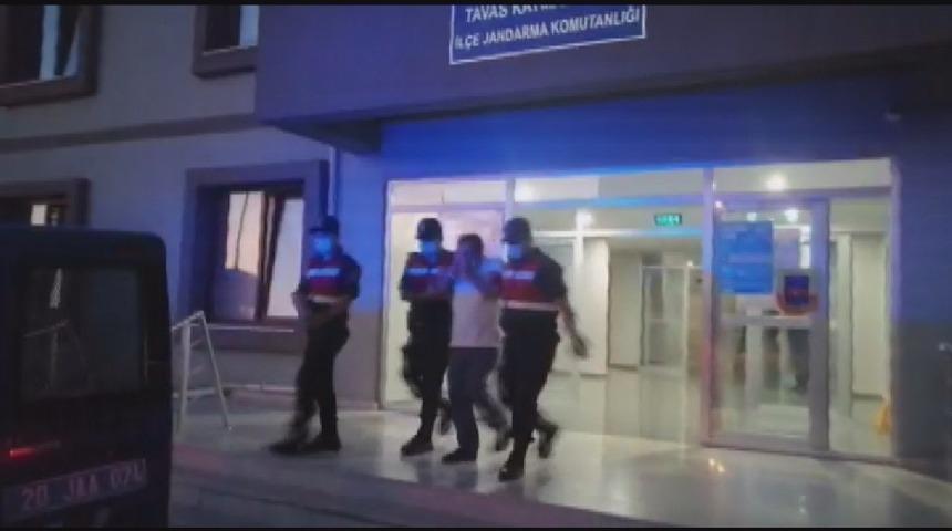 Yarı fiyatına verdiği sahte d&ouml;vizi sosyal medyadan 2 kişiye sattı