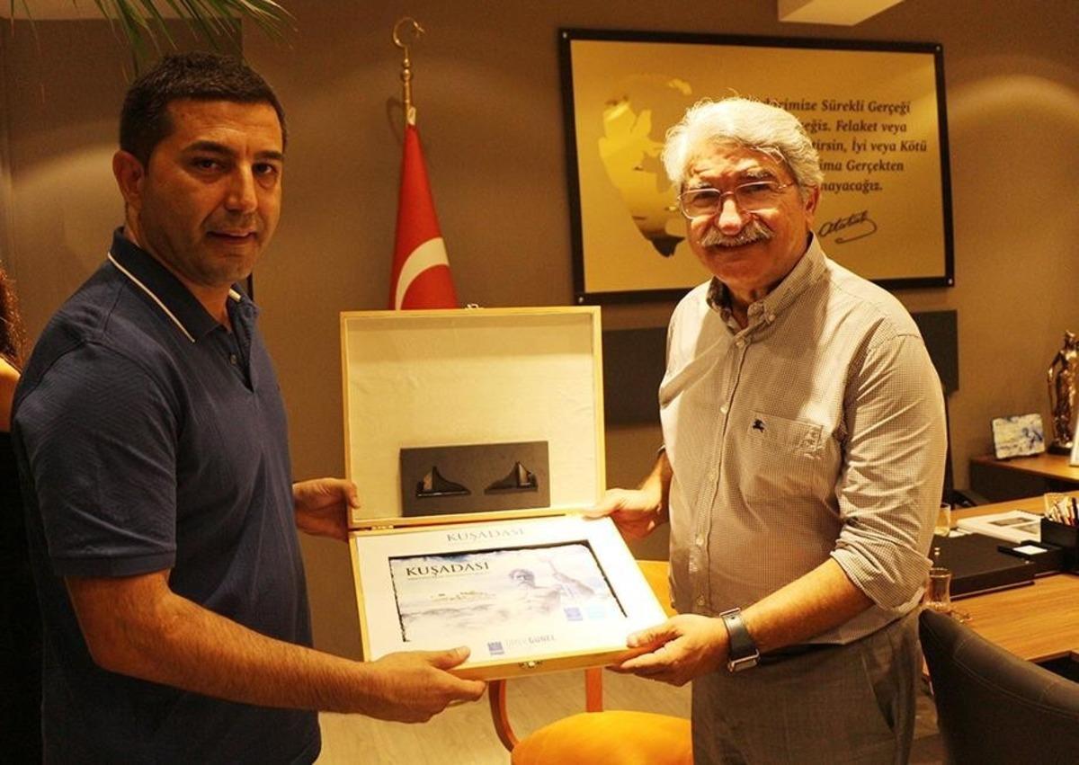 Fikri Sağlar&rsquo;dan Başkan G&uuml;nel&rsquo;e &ouml;vg&uuml; dolu s&ouml;zler