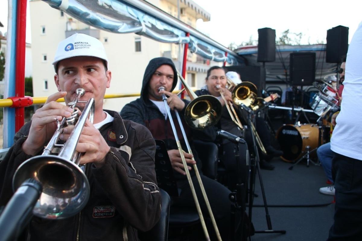 B&uuml;y&uuml;kşehir 30 Ağustos coşkusunu caddelere taşıyor