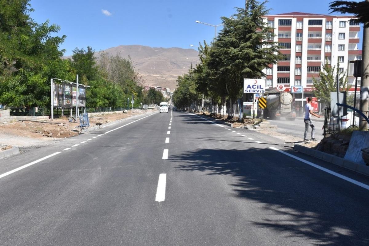 Cumhuriyet Caddesi&rsquo;nde birinci etap altyapı &ccedil;alışmaları tamamlandı