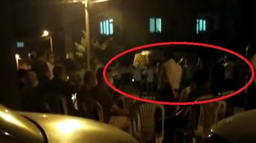 D&uuml;ğ&uuml;nde 'Oynamayan korona olsun' dediği &ouml;ne s&uuml;r&uuml;len piyanist ve d&uuml;ğ&uuml;n sahibine ceza