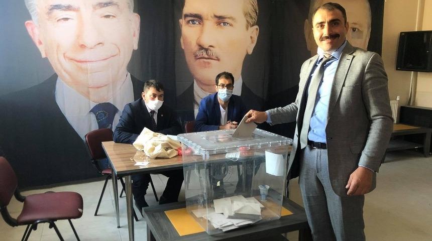 Topkaya yeniden başkan se&ccedil;ildi