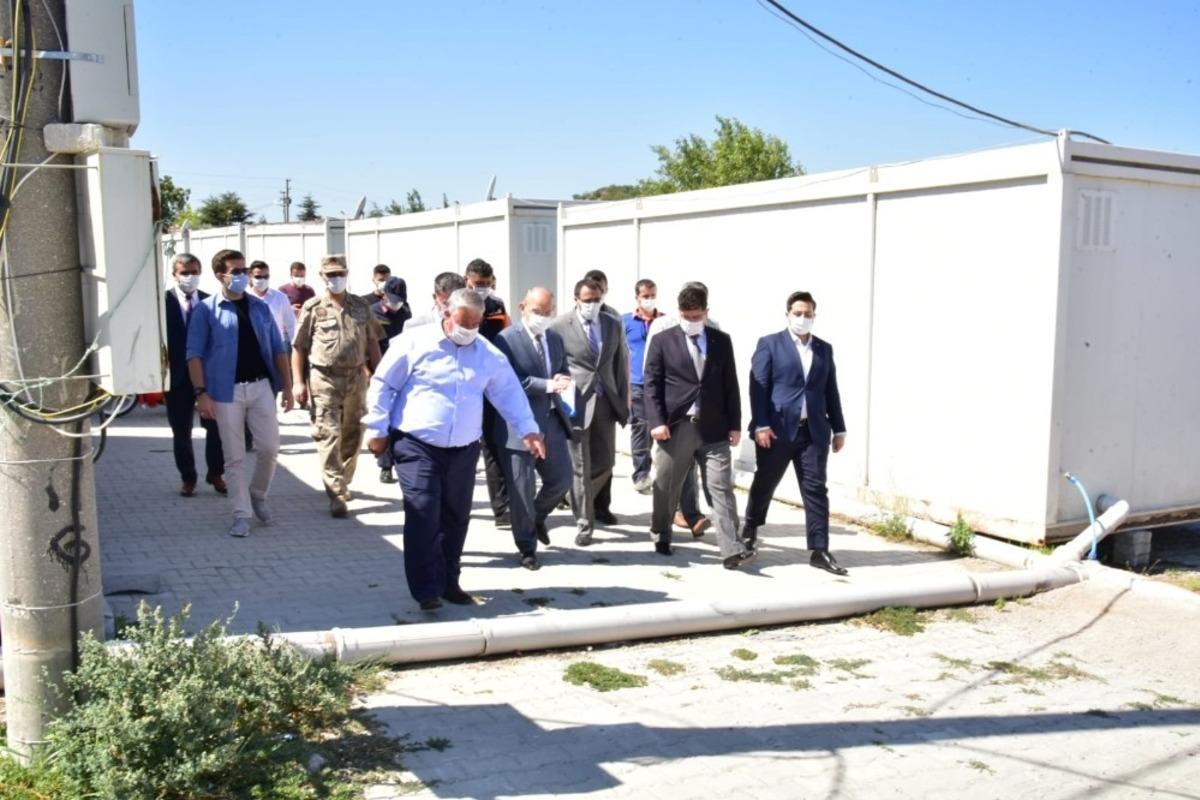 Vali Karadeniz, Kırkağa&ccedil;&rsquo;ta incelemelerde bulundu