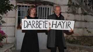 Genco Erkal'dan 'darbeye hayır' protestosu