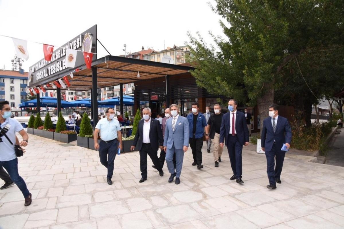 Demircan &lsquo;millet kıraathanesi&rsquo;nin yapılacağı b&ouml;lgede incelemelerde bulundu