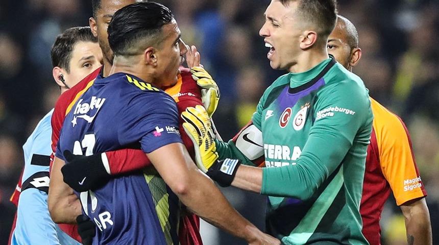 FIFA'dan dev anket! Galatasaray mı, Fenerbahçe mi?