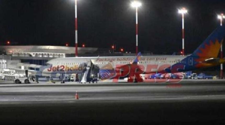 İstanbul-Manchester u&ccedil;ağı Yunanistan'a acil iniş yaptı! Panik anları: Pilot kabinine gitti ve...