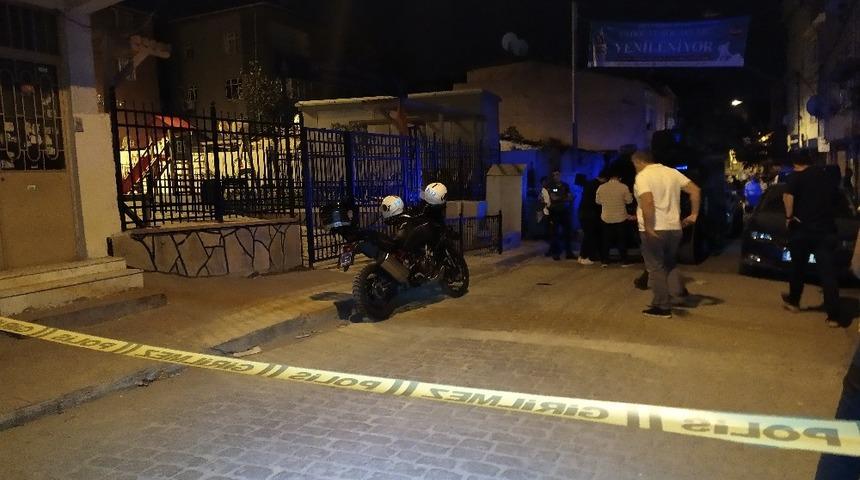 Beyoğlu&rsquo;nda alacak verecek meselesi kanlı bitti: 1&rsquo;i ağır 4 yaralı