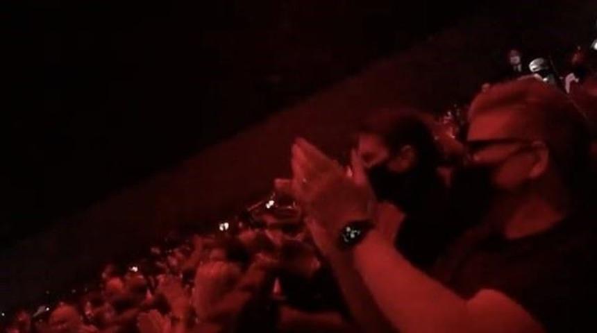 Tom Cruise, maskesini taktı ve sinemada Tenet'i izledi 