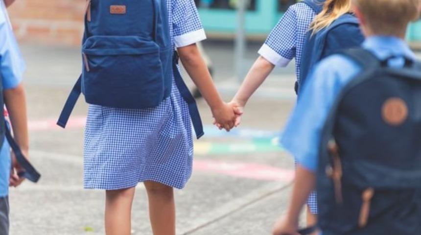 Sınıftaki öğrencinin koronavirüs testi pozitif çıkarsa ne yapılacak? Koronavirüs olan öğrenci nasıl bir yol izleyecek?