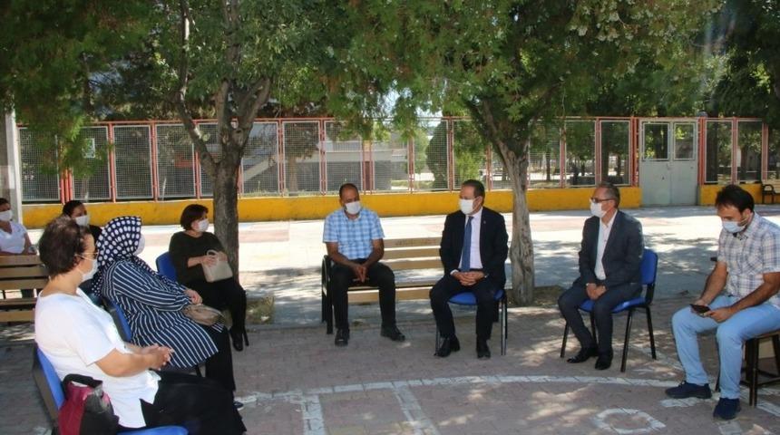 İl Milli Eğitim M&uuml;d&uuml;r&uuml; Ekinci, seminerdeki &ouml;ğretmenlerle buluştu