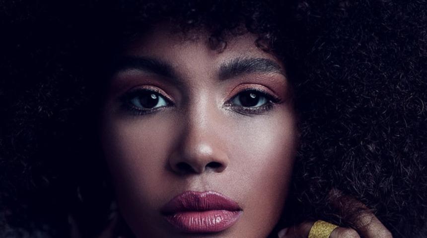 Koyu tenliler, bu makyaj hatalarına dikkat etmeli! İstenmeyen sonu&ccedil;ları &ouml;nlemek i&ccedil;in...