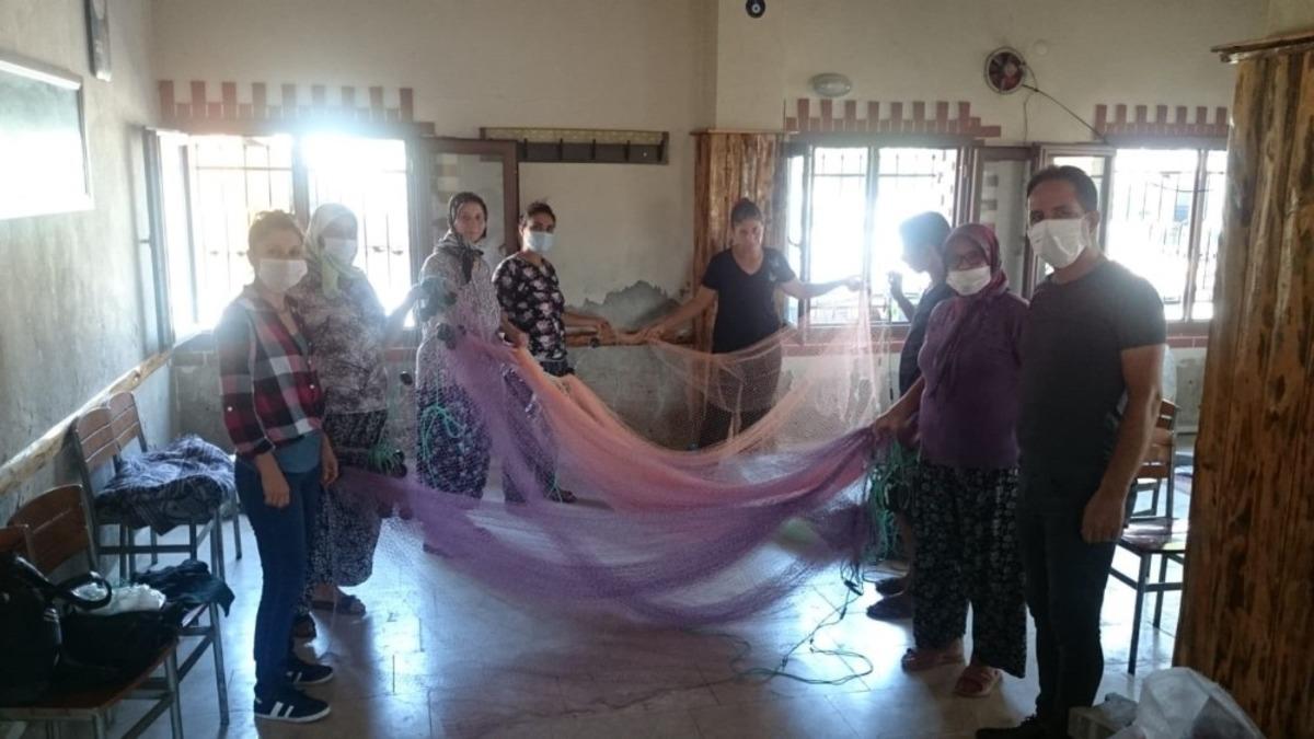 Ser&ccedil;inli kadınlar balık ağı &ouml;rmeyi &ouml;ğrendi