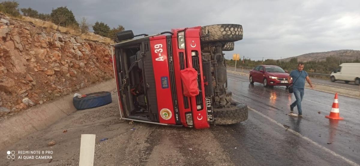 Yağmurda kontrolden &ccedil;ıkan araz&ouml;z devrildi