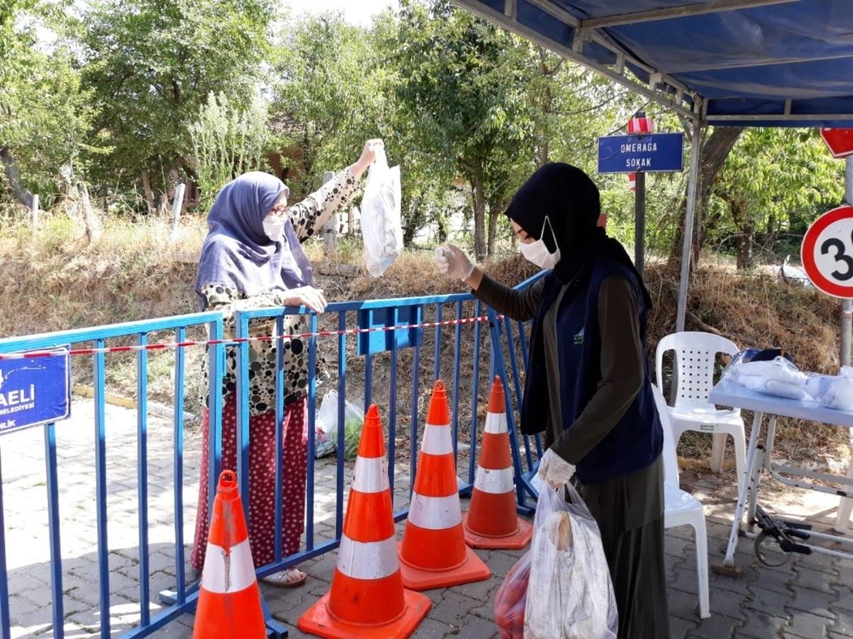 Kartepe&rsquo;de  karantinadaki vatandaşların ihtiya&ccedil;ları gideriliyor