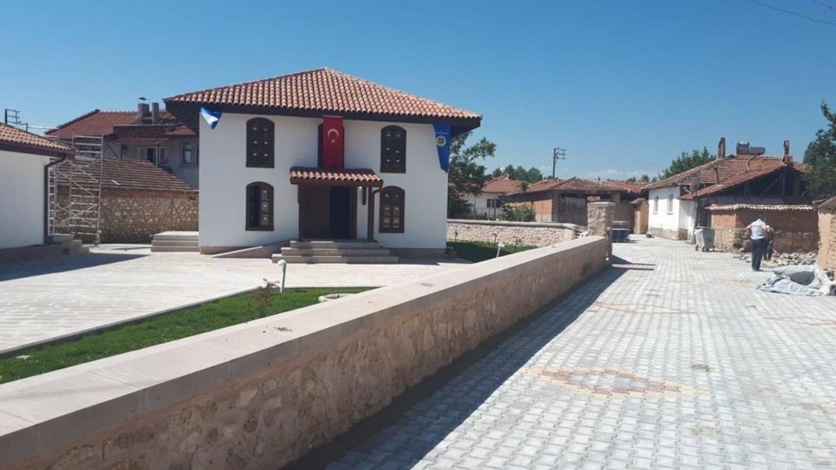 Tarihi cami hizmete a&ccedil;ıldı