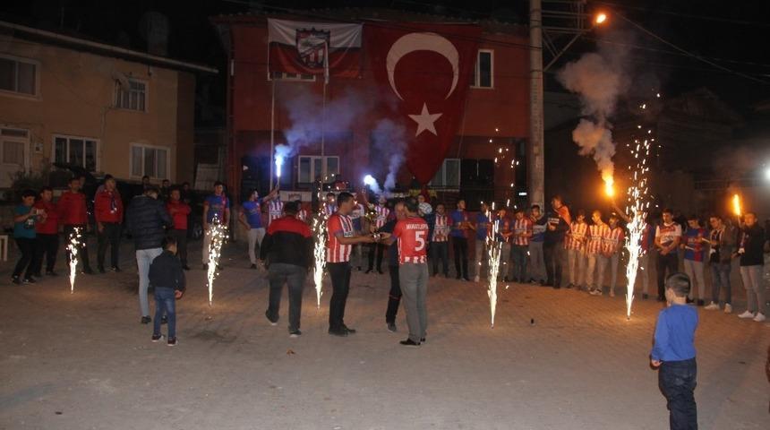 K&ouml;y takımı Muratlıspor s&uuml;per amat&ouml;rde