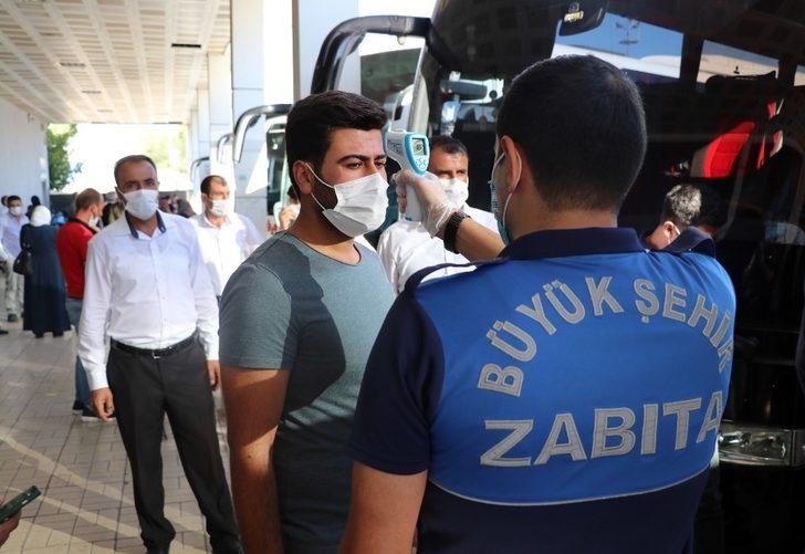 Van’da şehirlerarası otogarda korona virüs denetimi G1